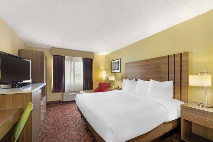 Room 4 of 25