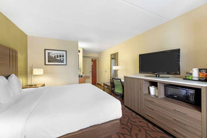 Room 7 of 25