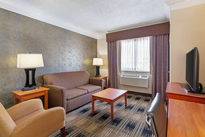 Room 12 of 36