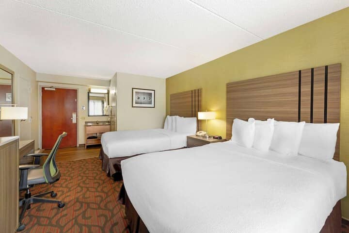 Room 10 of 25