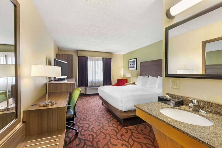 Room 8 of 25