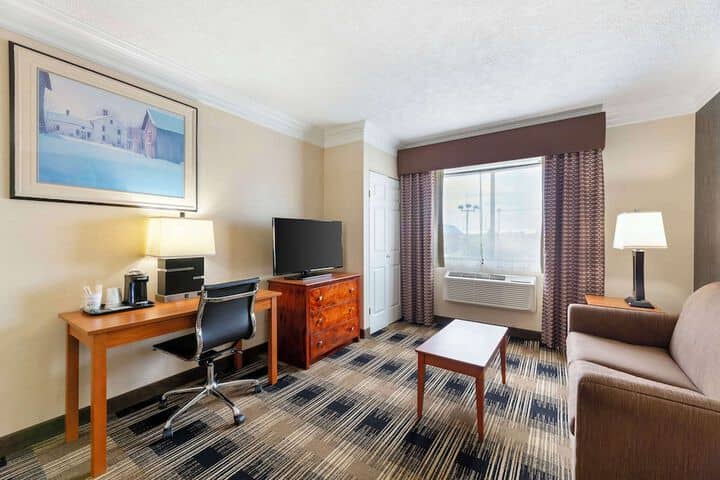 Room 9 of 36