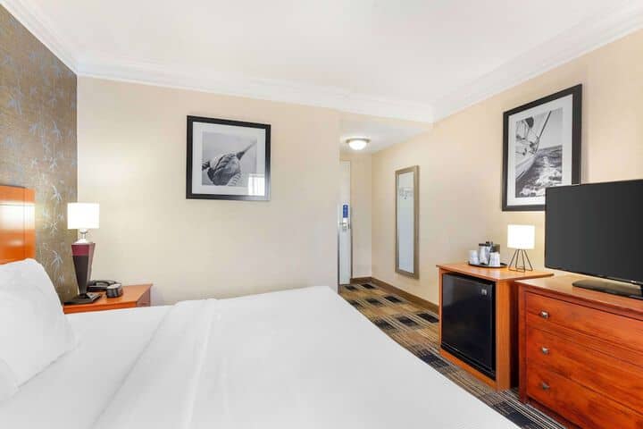Room 21 of 36