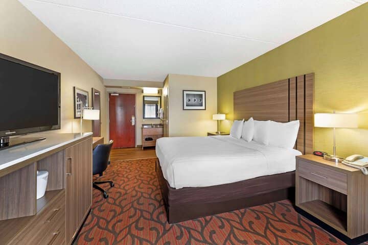Room 12 of 25