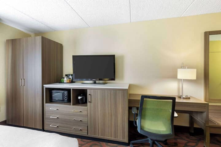 Room 9 of 25